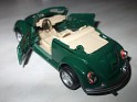 1:36 Maisto Volkswagen VW 1303 Cabriolet  Verde Oscuro. Subida por Winny